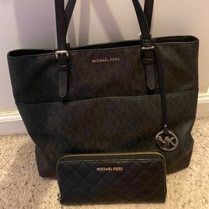 Michael Kors, large tote bag with semi matching wallet
